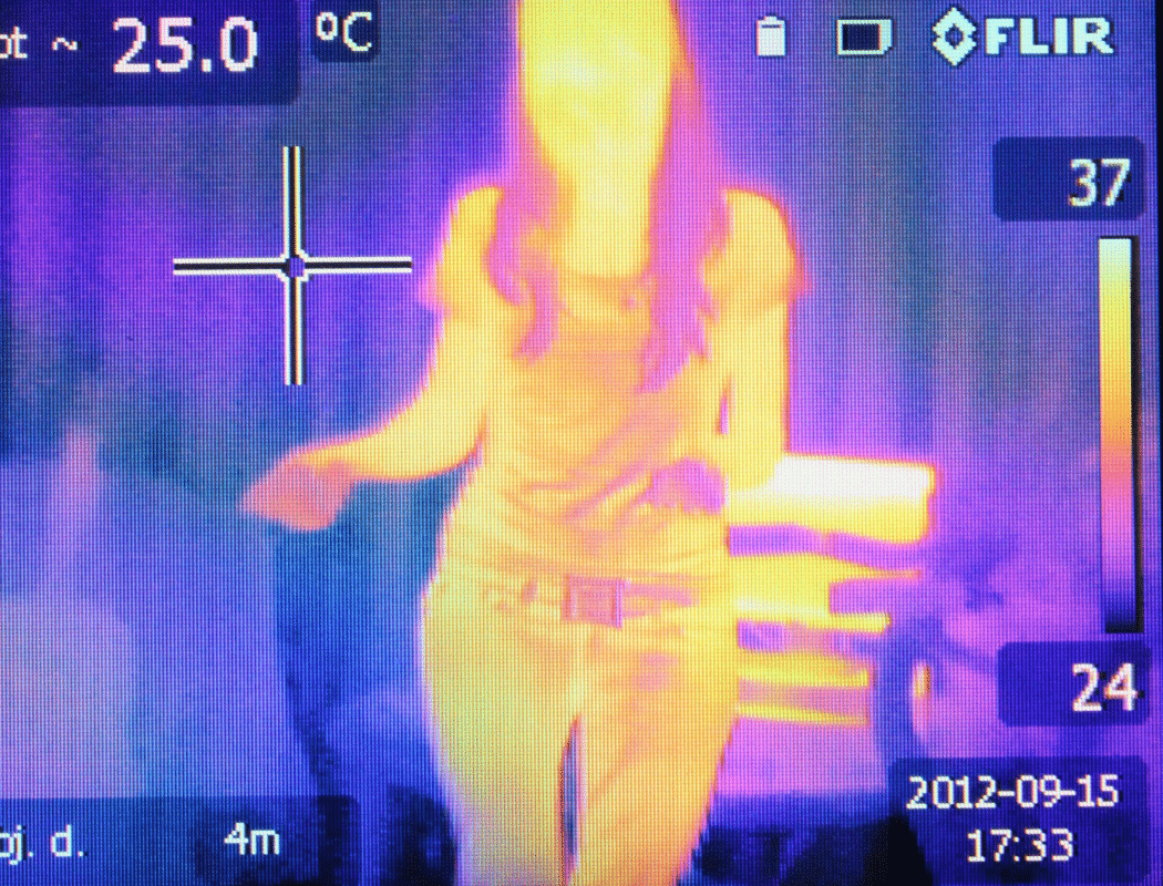 black mould water leak - thermal camera view showing warm and cold areas during a damp inspection (MCR Leak Detection)